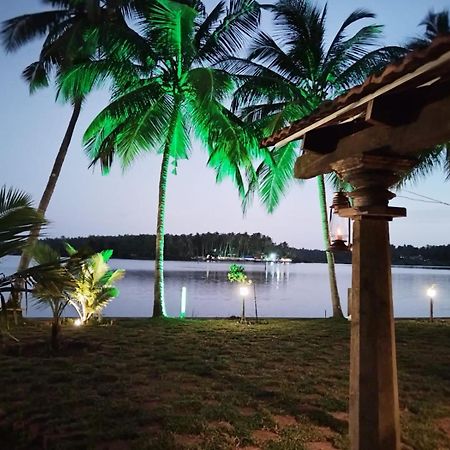 Whispering Waters Villa โคชิโคด ภายนอก รูปภาพ